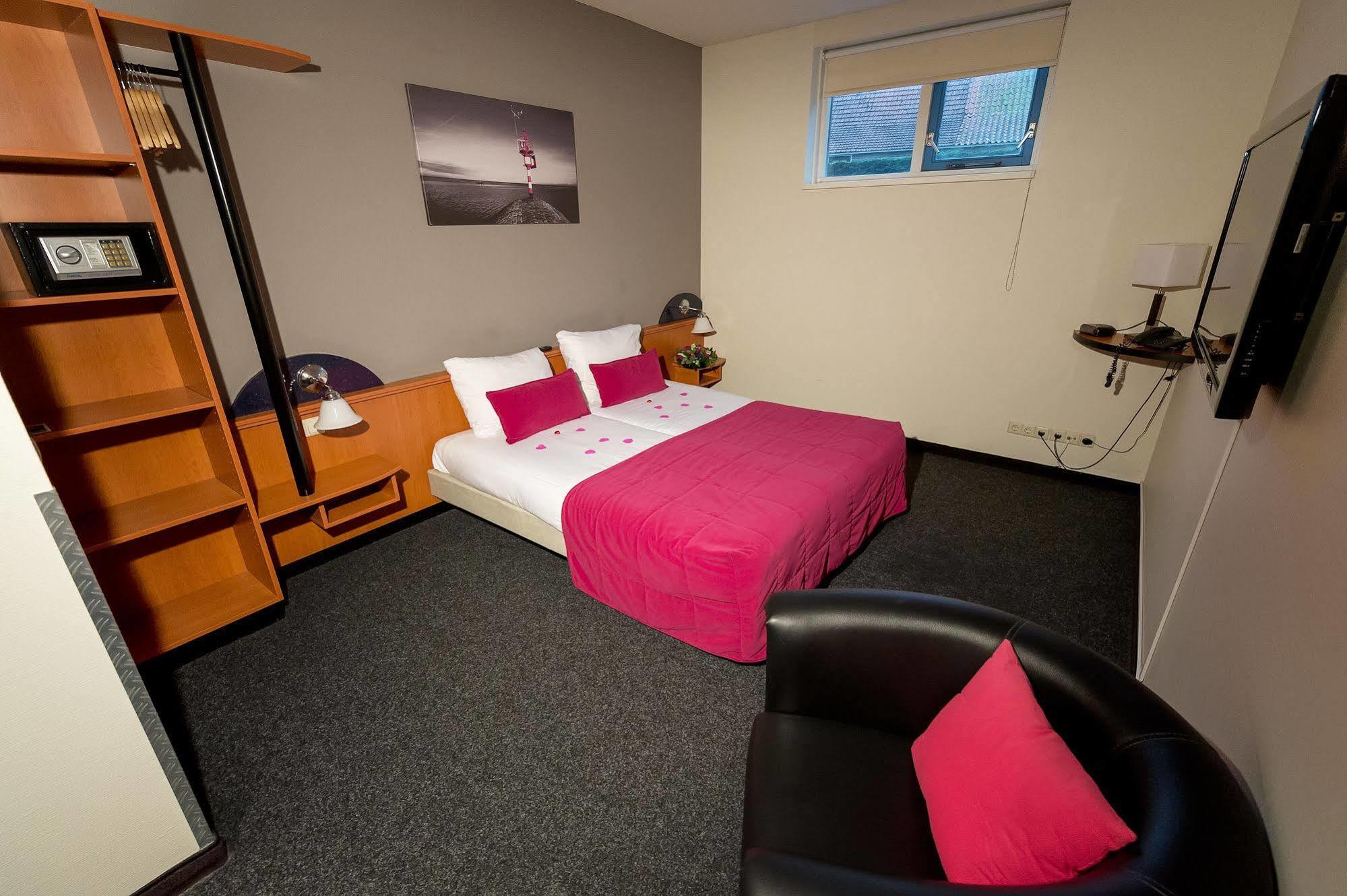 Hotel Bornholm West-Terschelling Exterior foto